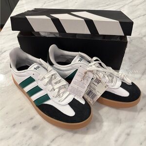 NWT Adidas Barreda White, Green, and Black Sneakers - men’s 7.5/women’s 9